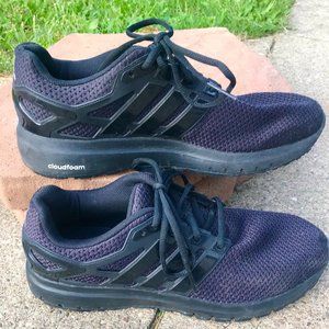 Men's Adidas size 10.5 tennis shoes